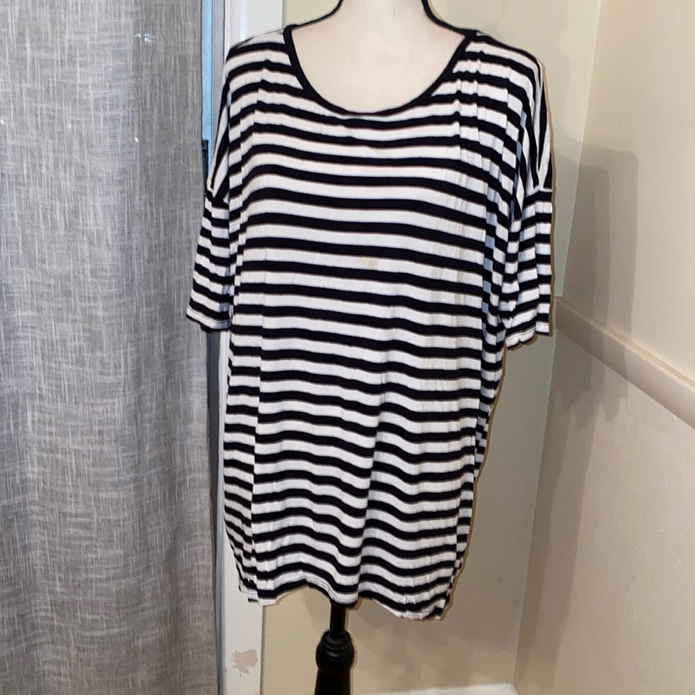 Lularoe black and white striped Beetlejuice addams family pugsley Irma top Lg